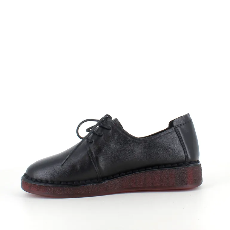 Klassisk sort snøresko i glat skind med udtagelig indersål & fleksibel gummisål