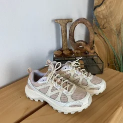 Komfortabel og robust Merrell vandresko i beige