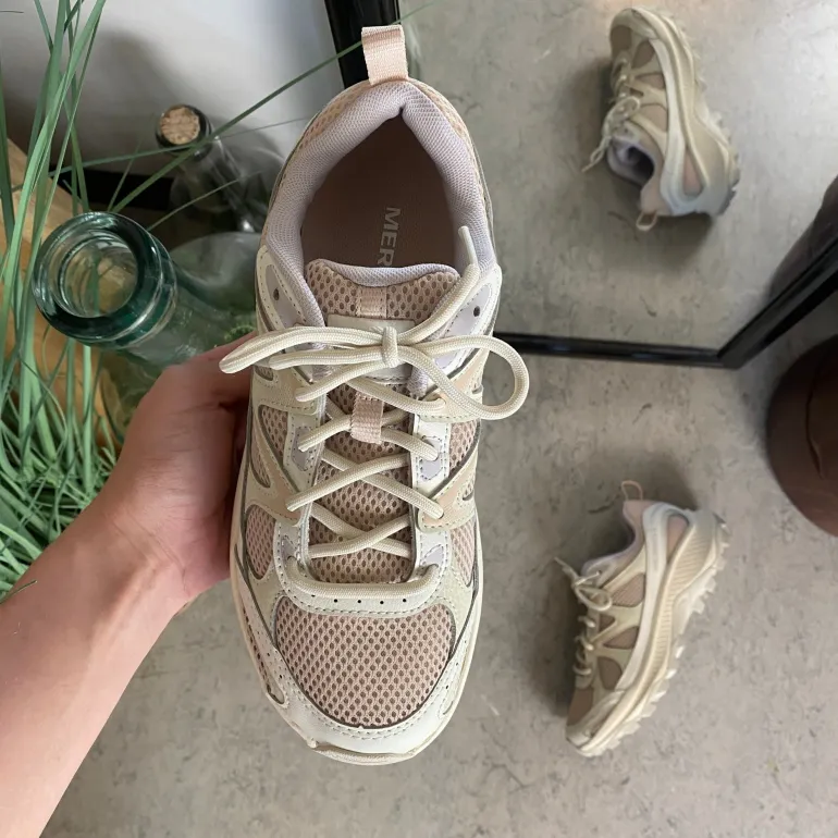 Komfortabel og robust Merrell vandresko i beige