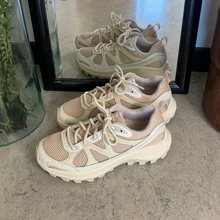 Komfortabel og robust Merrell vandresko i beige