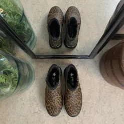 Kort støvle fra Rieker med leo print og let for