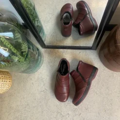 Kort støvle i bordeaux skind fra Green Comfort