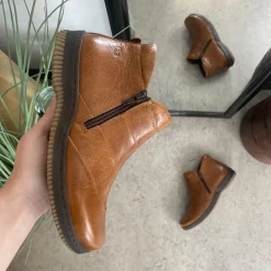 Kort støvle i brun skind fra Green Comfort