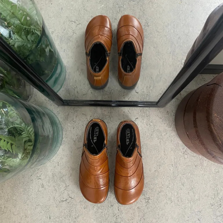 Kort støvle i brun skind fra Green Comfort