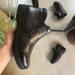 Kort støvle i sort skind fra Green Comfort