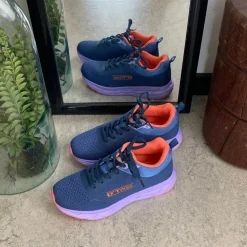 Lette sko i navy med stødabsorberende sål