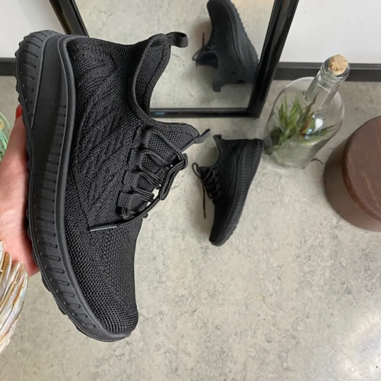 Letvægts sort slip-on sko