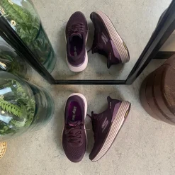 Lilla Skechers slip-in med MaxChusion bund