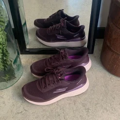 Lilla Skechers slip-in med MaxChusion bund