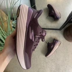 Lilla Skechers slip-in med MaxChusion bund