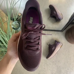 Lilla Skechers slip-in med MaxChusion bund