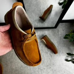 Lys brun ruskindssko med rågummisål