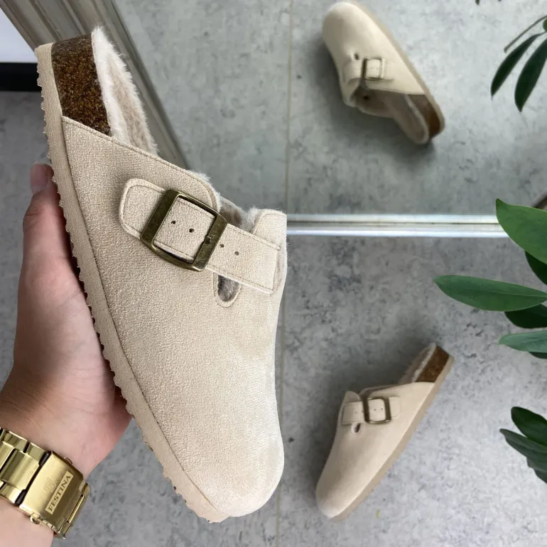 Lys Slip on hjemmesko