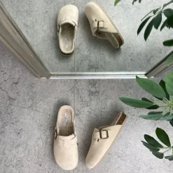 Lys Slip on hjemmesko