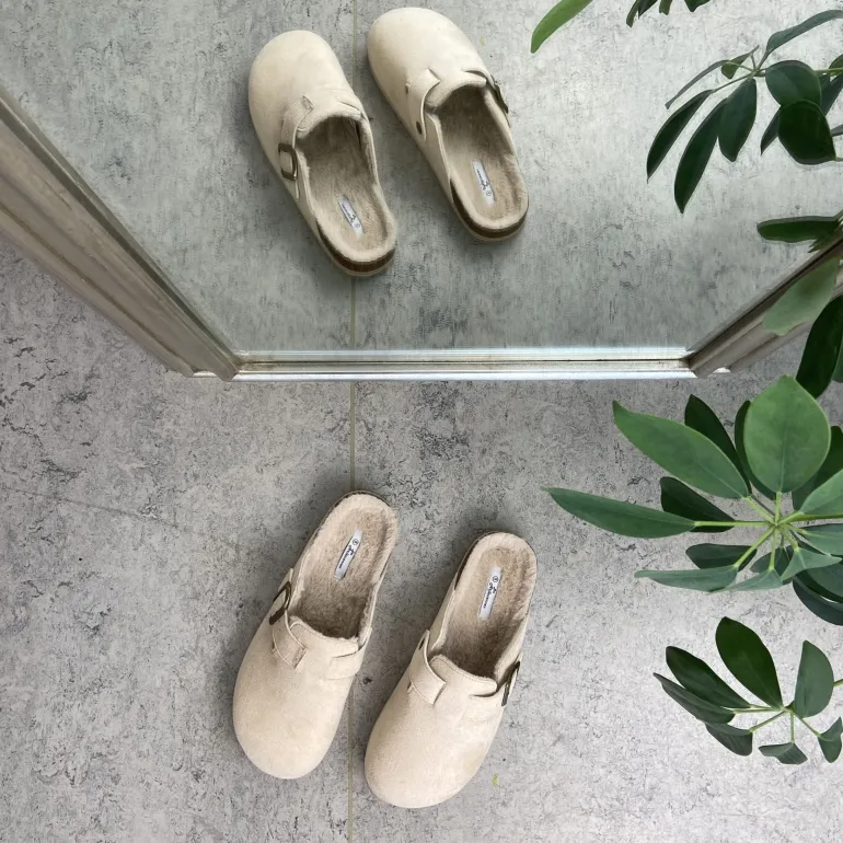 Lys Slip on hjemmesko