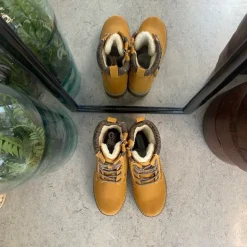 Lysebrun damestøvle med snørebånd, lynlås og varmt for – dekorativ spænde og TPR-sål