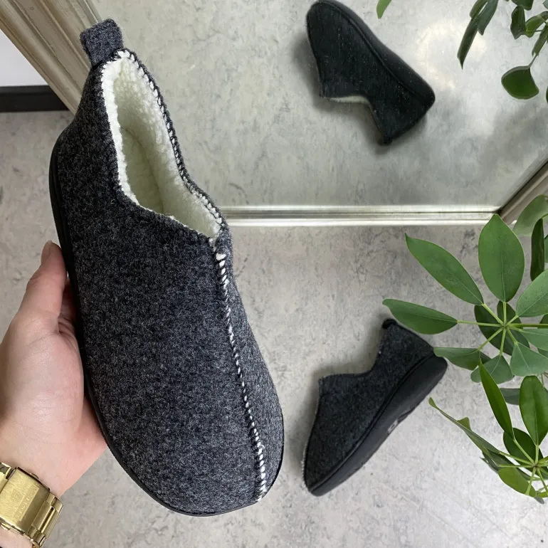 Meget blød og behagelig mørkegrå hjemmesko