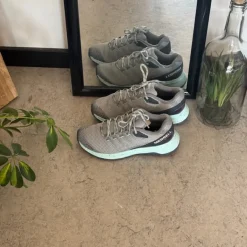 Merrell sko med strikket overdel og svangstøtte