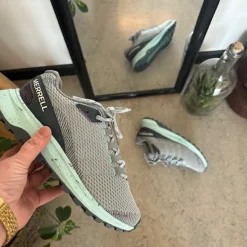 Merrell sko med strikket overdel og svangstøtte