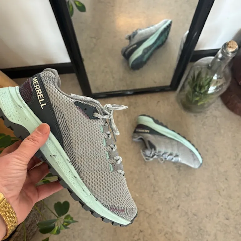 Merrell sko med strikket overdel og svangstøtte