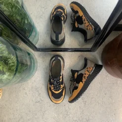 Moderne sko med flotte detaljer og gummisål