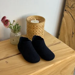 Mørkeblå filtet hjemmesko med god bredde og udtagelig indersål