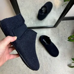 Mørkeblå filtet hjemmesko med god bredde og udtagelig indersål