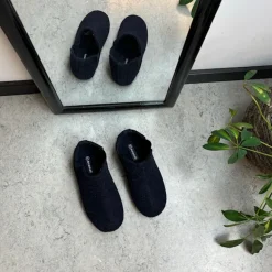 Mørkeblå filtet hjemmesko med god bredde og udtagelig indersål