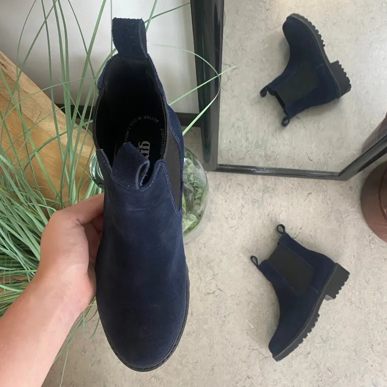 Mørkeblå ruskindsstøvle fra Green Comfort