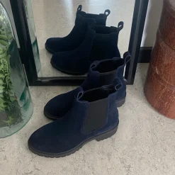 Mørkeblå ruskindsstøvle fra Green Comfort