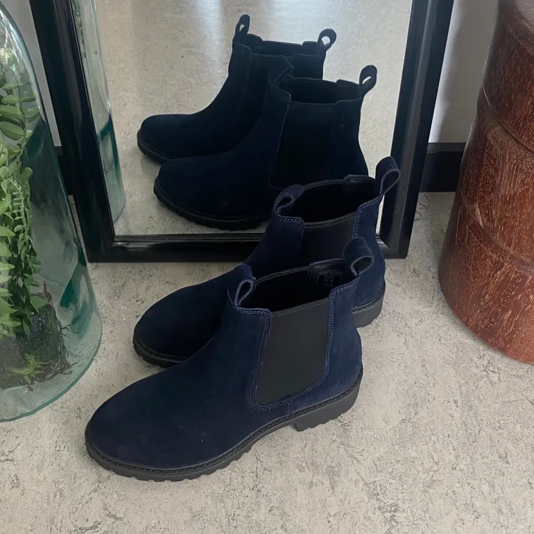 Mørkeblå ruskindsstøvle fra Green Comfort