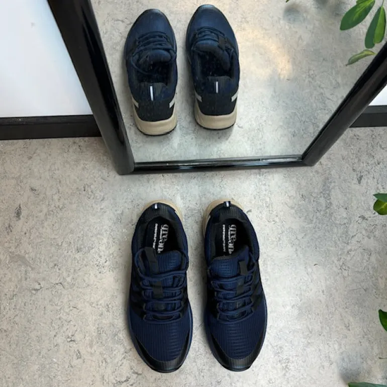 Mørkeblå vandtæt sko fra Green Comfort med masser af svangstøtte