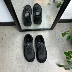 Mørkegrå slip ons fra Whistler med god bredde