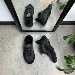 Mørkegrå slip ons fra Whistler med god bredde