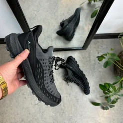 Mørkegrå slip ons fra Whistler med god bredde