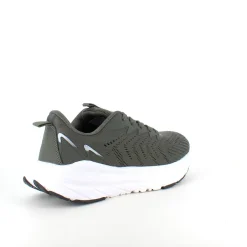 Mørkegrøn åndbar sko fra Endurance med effektiv stødabsorbering