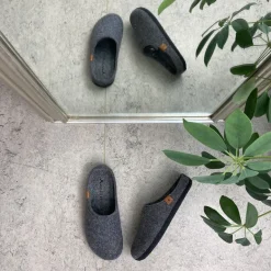 Mørkgrå filtet hjemmesko med svangstøtte