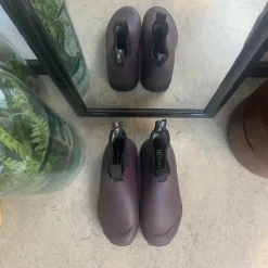 Mørklilla gummistøvle med svangstøtte fra Green Comfort.