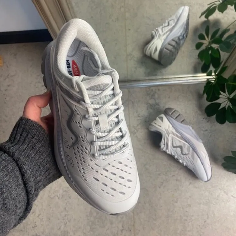 MTR1500 løbe og gå sko i hvid fra MBT