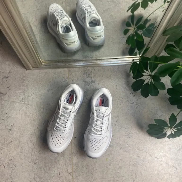 MTR1500 løbe og gå sko i hvid fra MBT