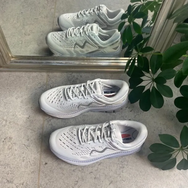 MTR1500 løbe og gå sko i hvid fra MBT