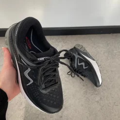 MTR sko i sort fra MBT