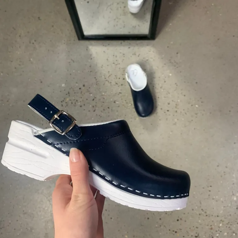 Navy skind træsko med rem