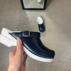 Navy skind træsko med rem
