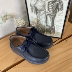 Navy skindsko med gængesål og svangstøtte