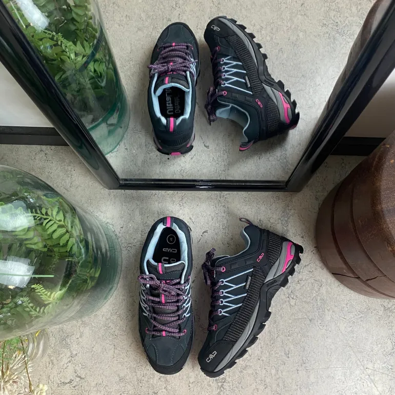 Navy vandtæt vandresko fra CMP med flotte detaljer