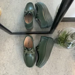 Olivengrønne skindsko med gængesål og svangstøtte