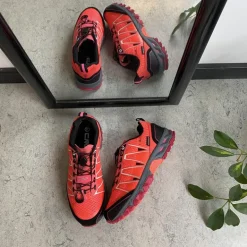 Pink vandresko fra CMP med fine detaljer og justerbar snøre