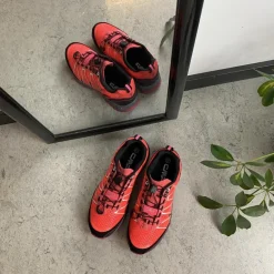 Pink vandresko fra CMP med fine detaljer og justerbar snøre