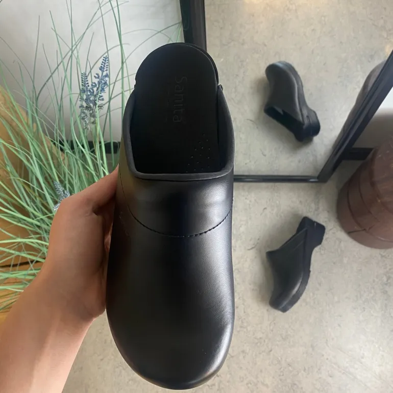 Praktisk sort Sanita træsko